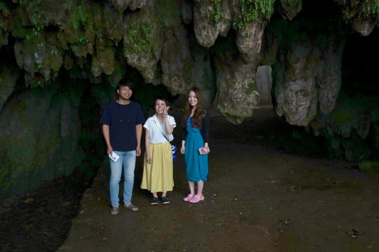 神秘的な千仏鍾乳洞の探検記