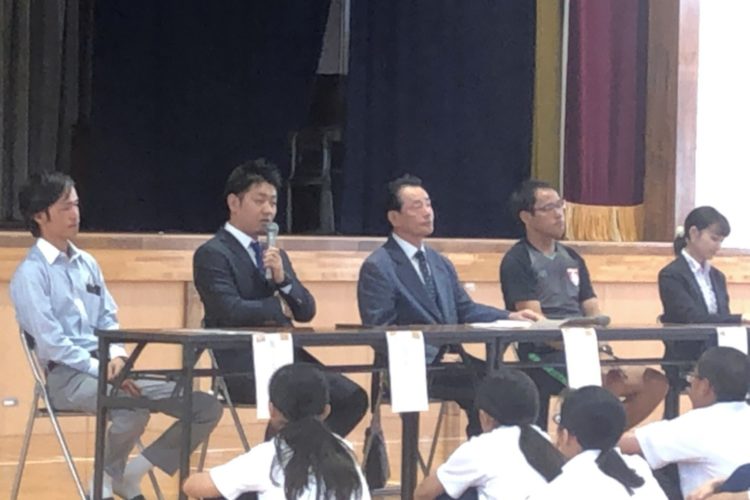 豊川市立代田中学校で「社会人に学ぶ会について」のパネラーをさせていただきました