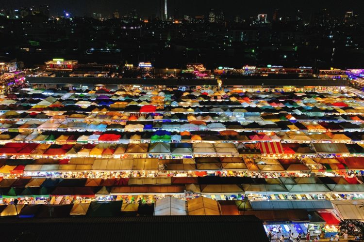 【タイ旅行】ラチャダー鉄道市場を楽しむための完全ガイド！行き方やおすすめの歩き方をご紹介