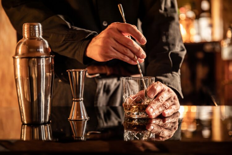 バー集客の完全ガイド｜新規・リピーター獲得の方法15選